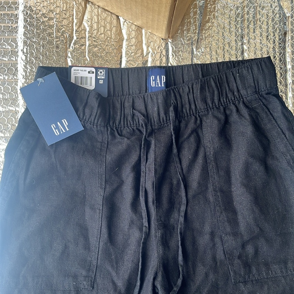 New GAP Woman’s Black Pants - Picture 2 of 7